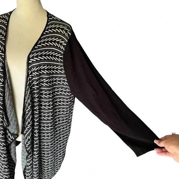 Catherines Soft Drape Jacquard Asymmetrical Knit Cardigan Sweater Women Size 2X - Picture 5 of 6